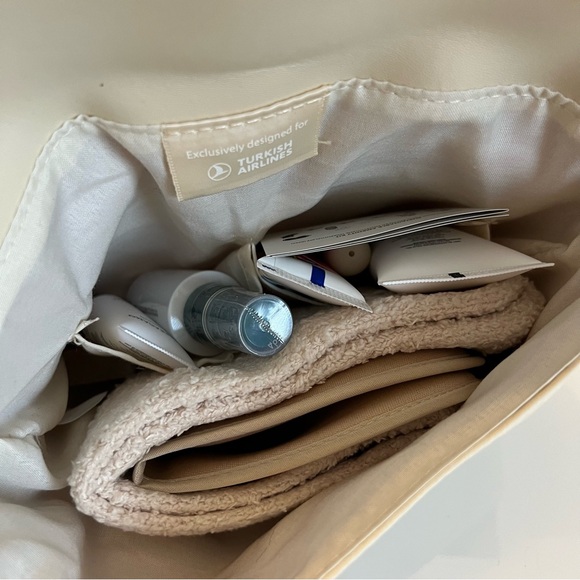 Salvatore Ferragamo for Turkish Airlines Amenity Kit - Ivory - Picture 3 of 4